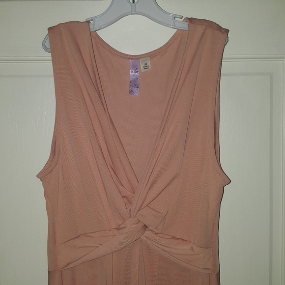 Blush colored formal dress - Picture 2 of 3